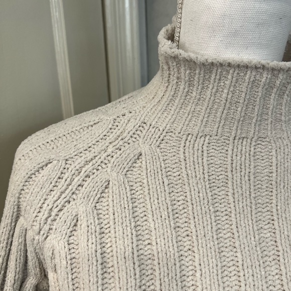 American Eagle Crop Turtleneck Sweater - Picture 2 of 7